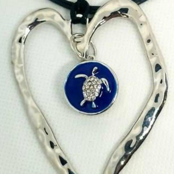 Turtle Heart Necklace - Picture 3 of 3